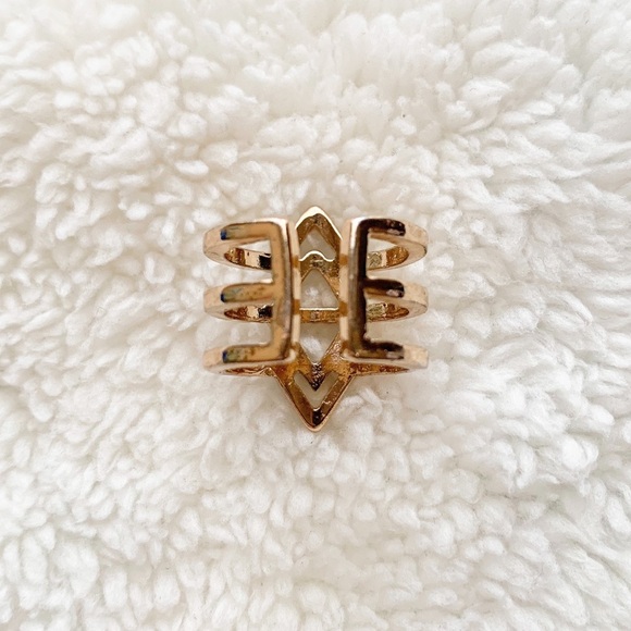 Gold tribal design ring🌟 - Picture 2 of 4